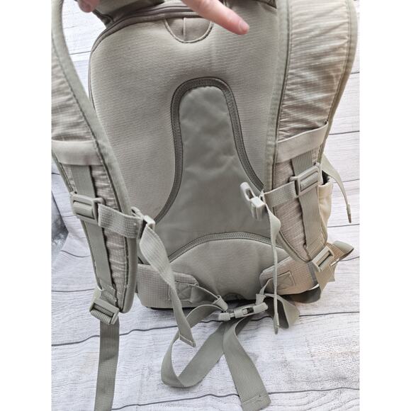 Tenba 637-322 Photo/Tablet DayPack Backpack - Picture 6 of 11